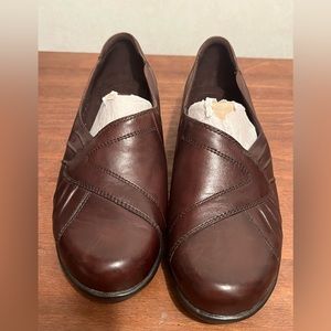 Clarks artisan 7 1/2 loafers new with out tags